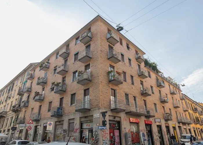 Ihost - Niccolini 21 * Milan